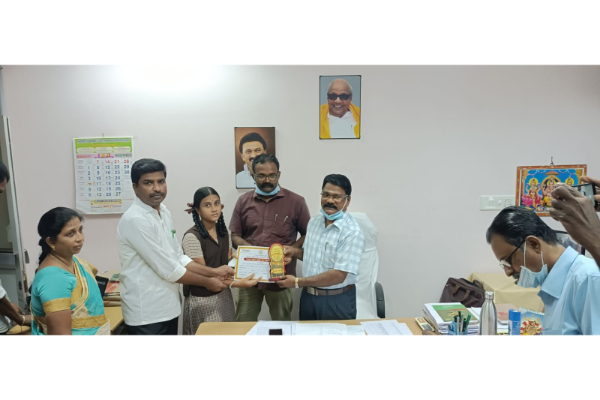 Our School Student M.A. Natramizharasi participated in the Essay writing Competition conducted by the District Govt. Museum for 75th Independence Day function and won the first prize. She honoured by the CEO, Thiruvarur and the Curator, District Govt.Museum, Thiruvarur on 29.11.2021.